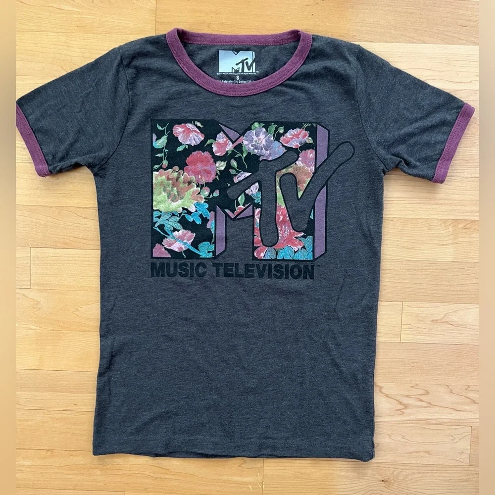 MTV Viacom Charcoal Gray T-Shirt with Floral Logo Women’s Size Small - Picture 4 of 7